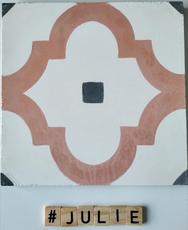 Motif Julie : carreau de ciment de la galerie de l'atelier