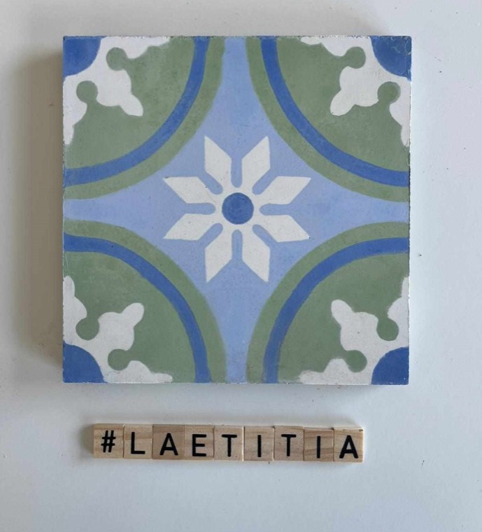 Motif Laëtitia : carreau de ciment de la galerie de l'atelier