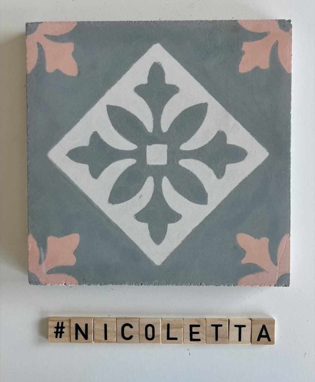 Motif Nicoletta : carreau de ciment de la galerie de l'atelier