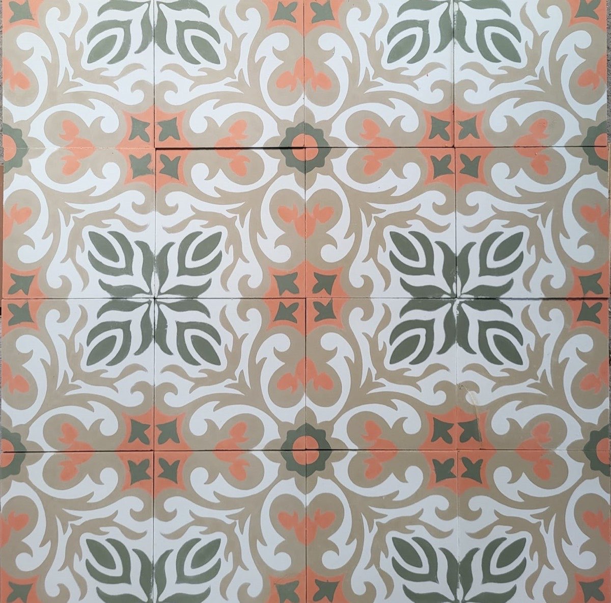 Surface de carreaux de ciment à motif végétal vert, orange et beige